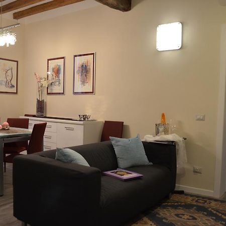Heart Of Parma Apartman Szoba fotó