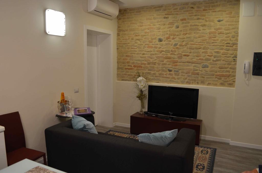 Heart Of Parma Apartman Szoba fotó