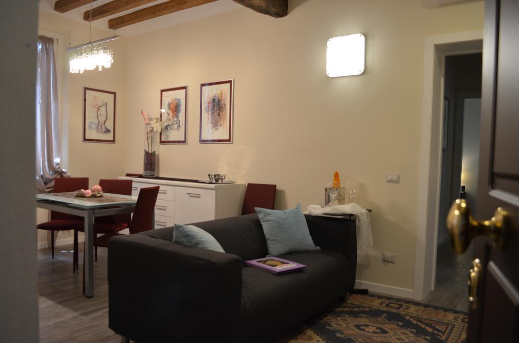 Heart Of Parma Apartman Szoba fotó